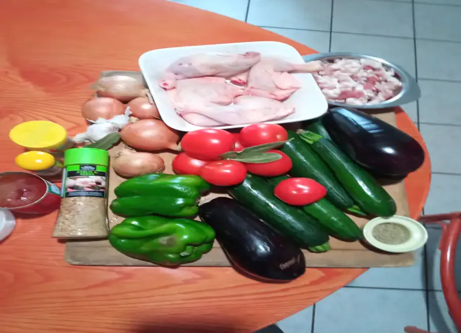 Poulet à la ratatouille basque