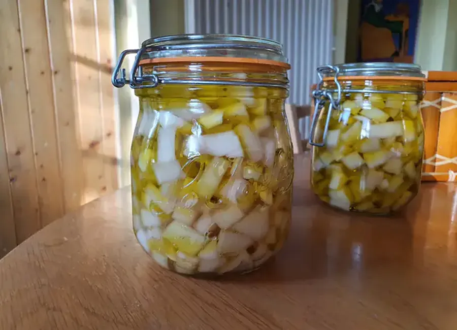 Conserves de courgettes à l'ail et à l'huile d'olive