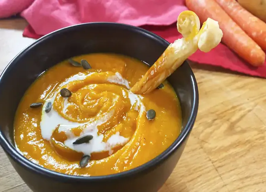 Velouté aux légumes d'automne d'halloween