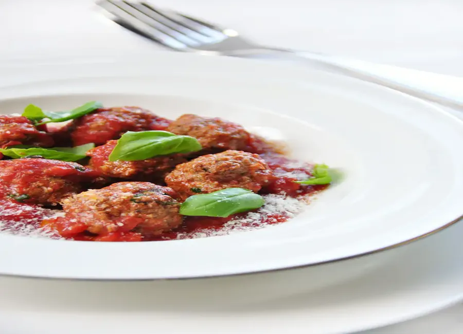 Boulettes de viande légères à la tomate.