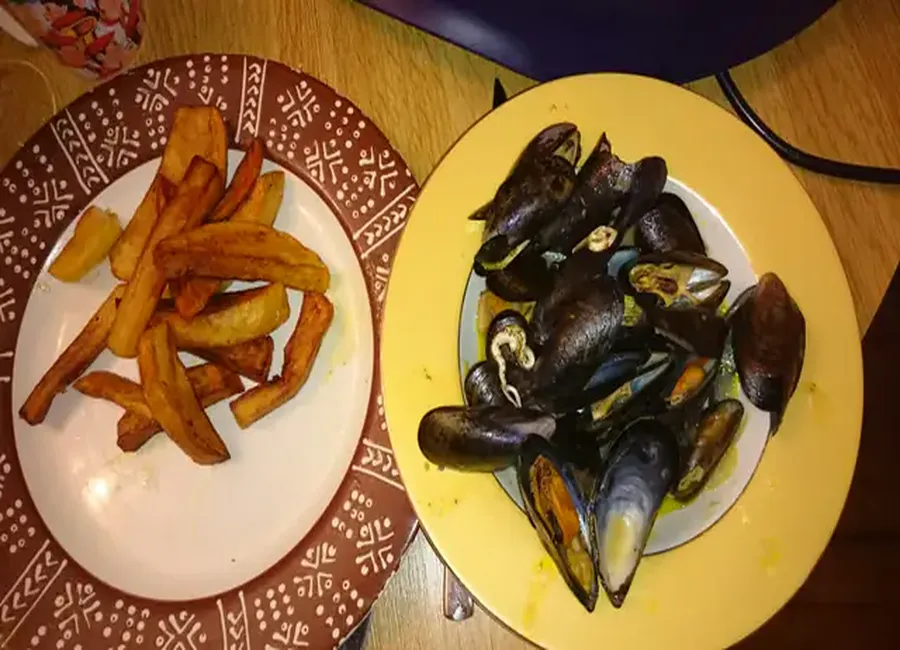 Moules marinière à la crème et au curry