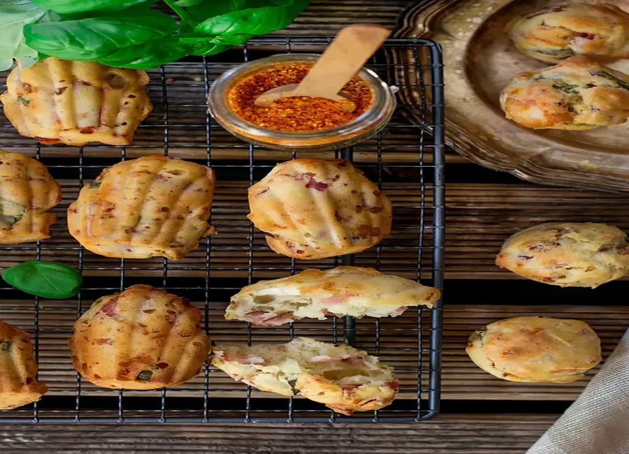 Madeleines aux lardons et camembert