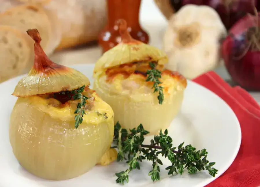 Oignons farcis (reste de pot au feu)
