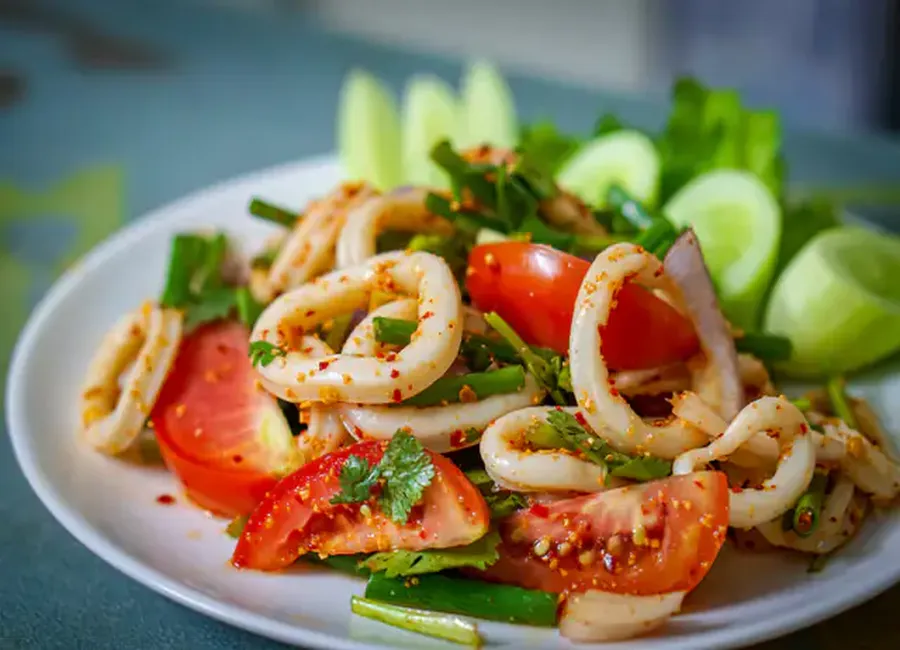 Salade chaude asiatique de calamars à l'ananas