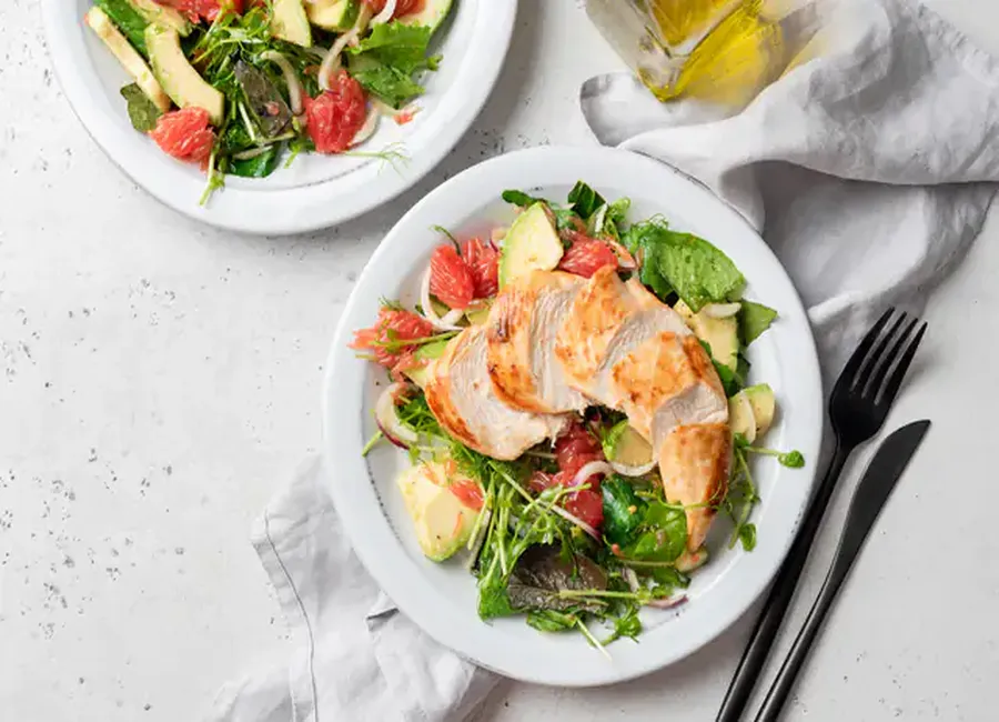 Salade de poulet pamplemousse et avocat