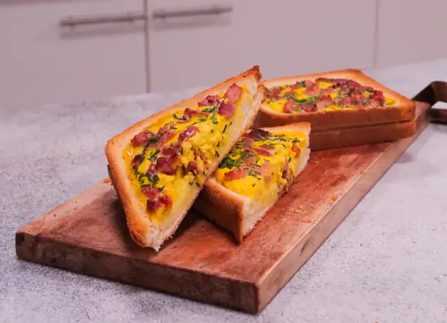 Yaourt toast façon quiche aux lardons