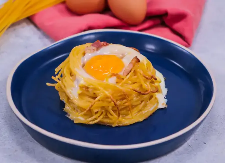 Nids de spaghetti aux oeufs