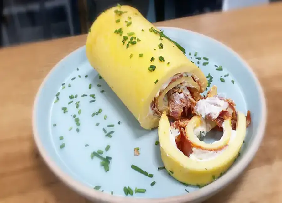 Omelette roulée au fromage?hot