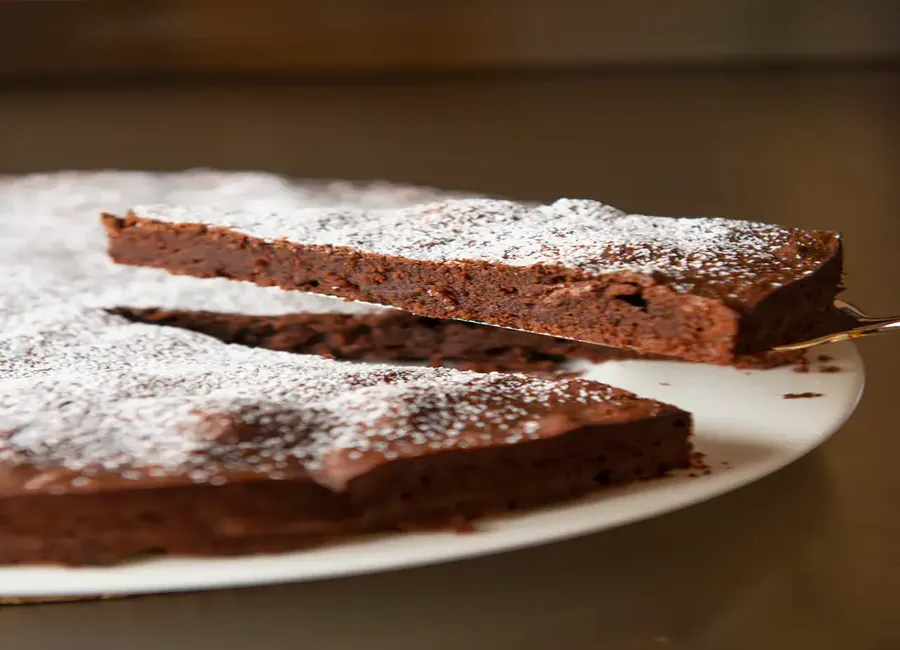 Gâteau moelleux chocolat noix de pécan, glaçage chocolat