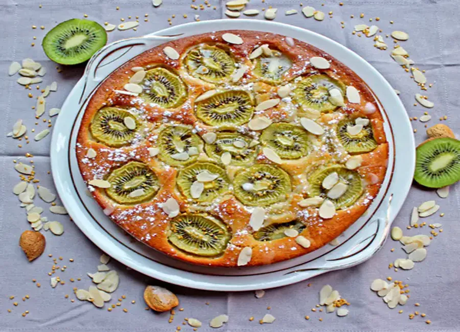 Gâteau fondant aux kiwis et aux amandes