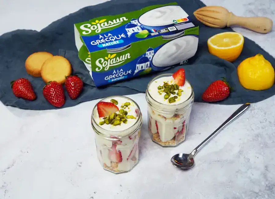 Verrines façon tiramisu aux fraises, avec palets bretons