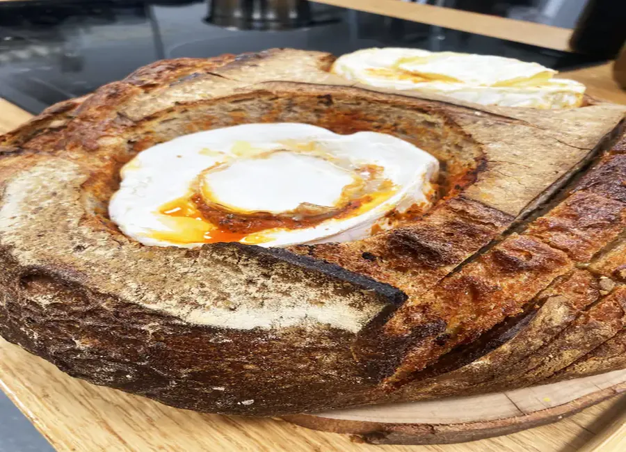 Pesto rosso camembert loaf