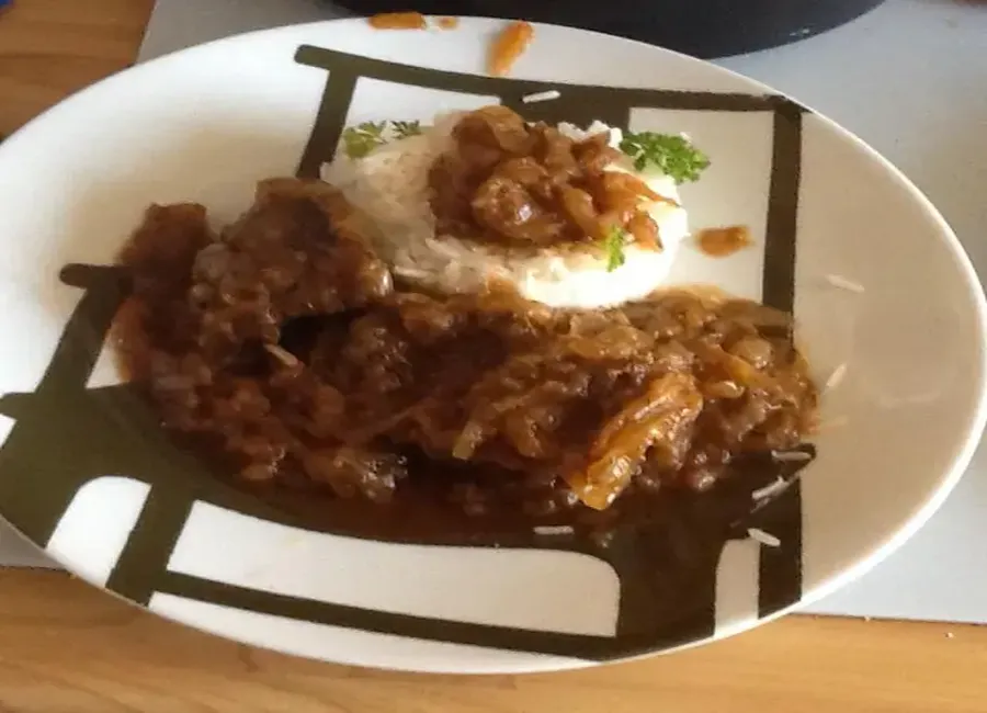 Joue de boeuf aux oignons