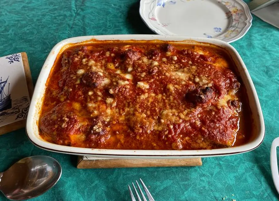 Lasagnes parmigiana à la sauce tomate piquante