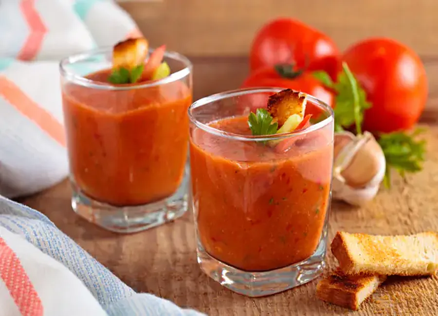 Soupe froide courgette et tomate