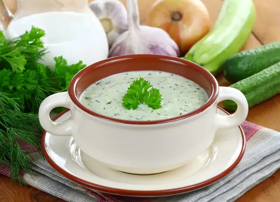 Soupe froide courgettes-basilic