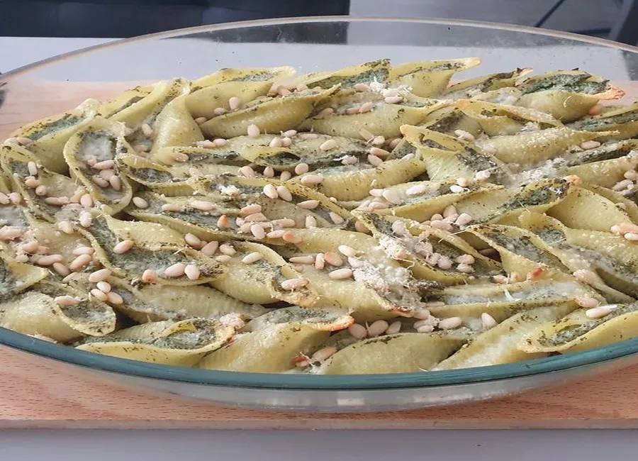 Conchiglioni farcis aux champignons et à la roquette