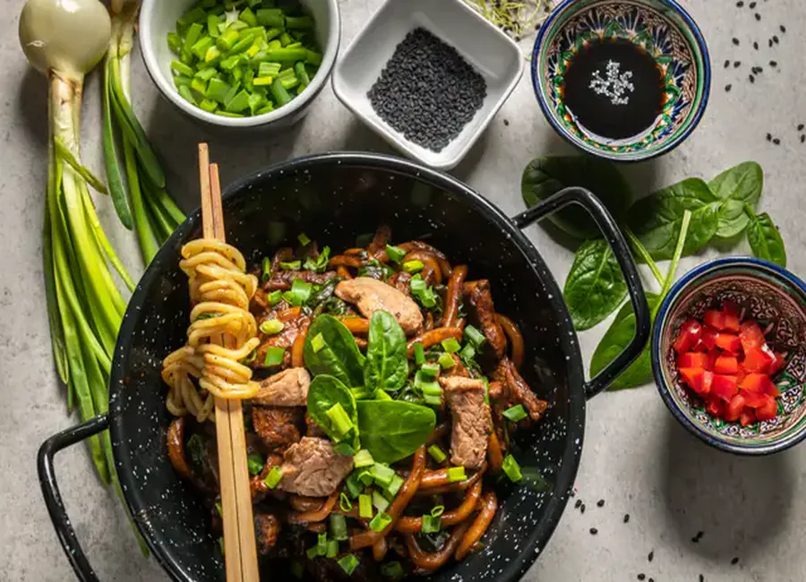 Bol chinois au boeuf et aux spaghettis