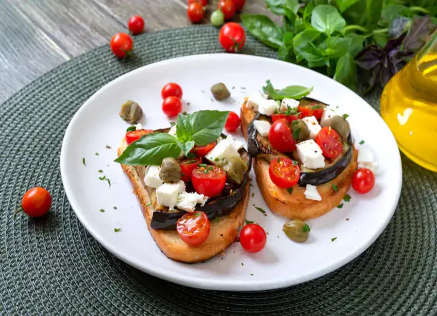Tartines d'aubergines, tomates et mozzarella