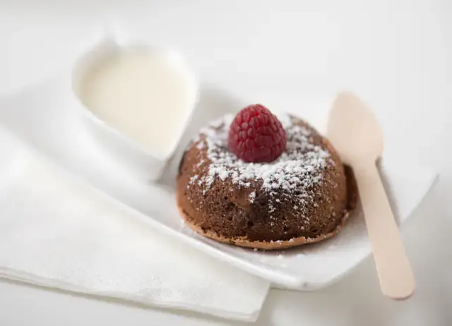 Fondant au chocolat sur lit de crème anglaise