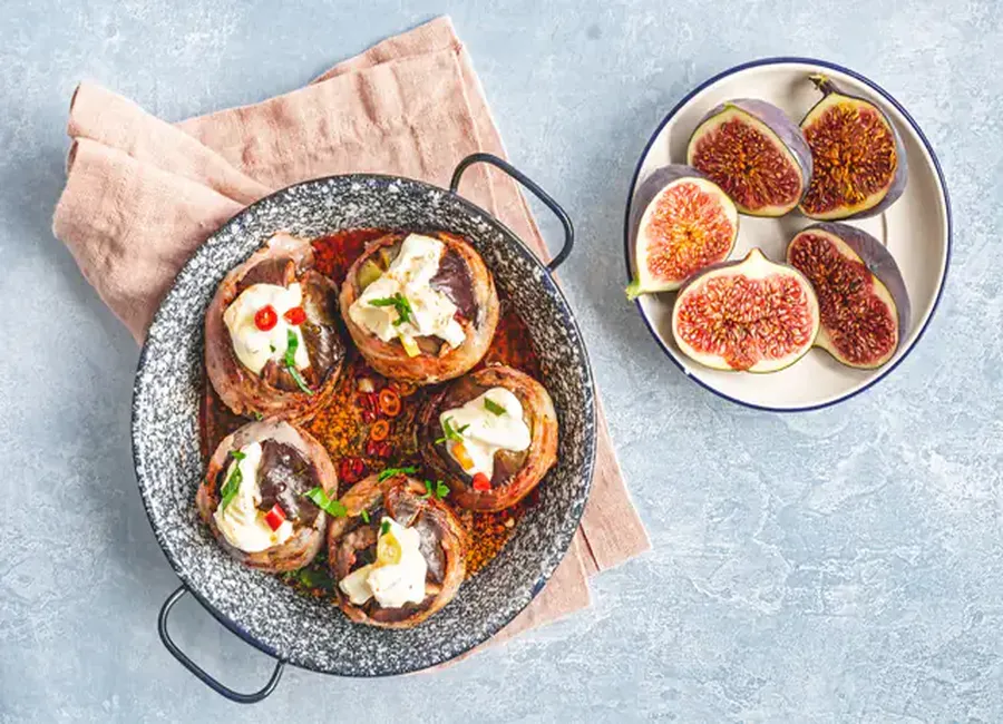 Figues rôties au lard grillé et fromage de chèvre