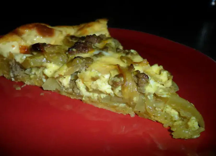 Quiche aux oignons et à la viande hâchée