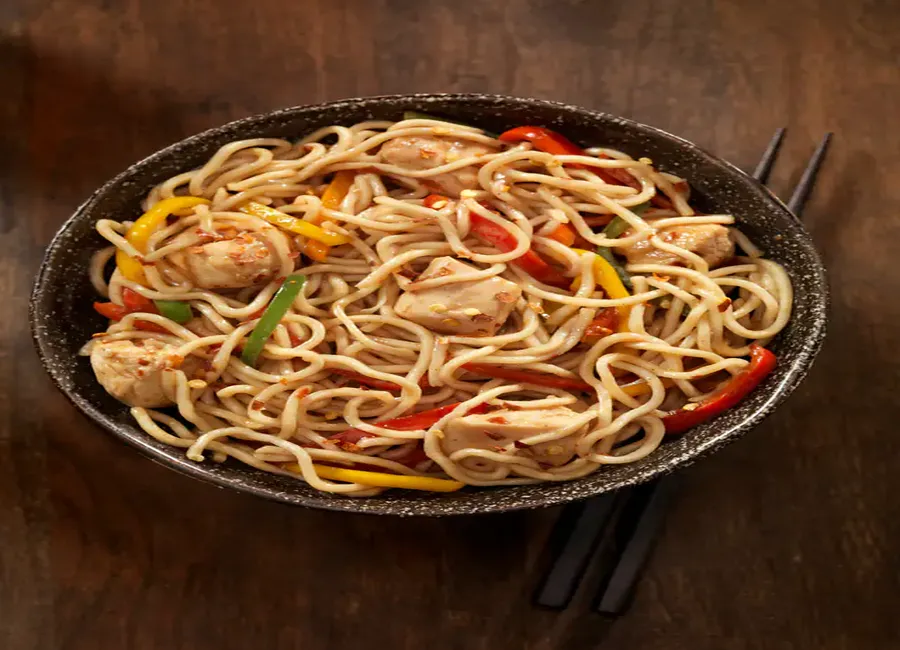 Nouilles chinoises soja et poulet (au wok) facile