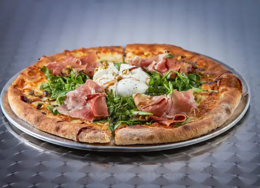 Pizza valentina ( pistou - roquette - parme - mozzarella)