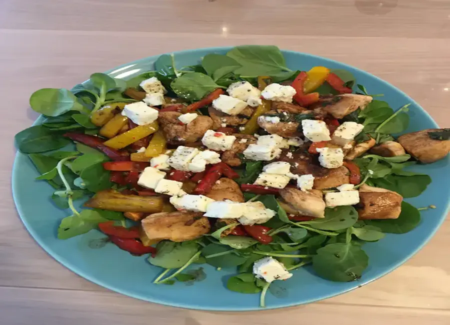 Salade estivale de poulet poivrons et feta