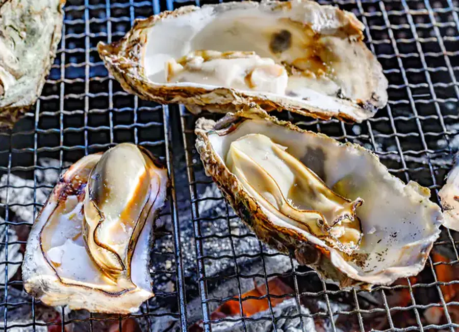 Huitres chaudes à la cancoillote cuites au barbecue