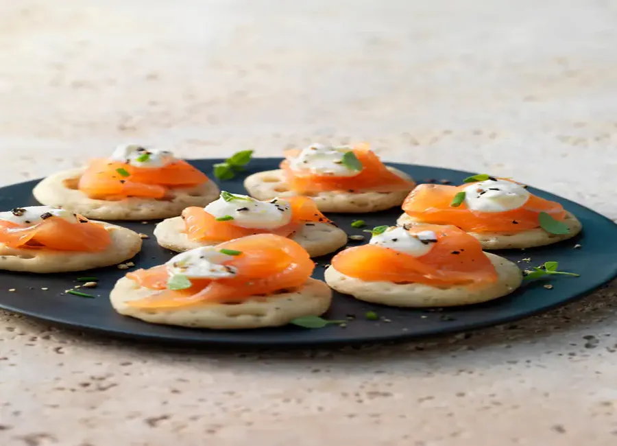 Blinis au saumon fumé et vinaigrette au miel