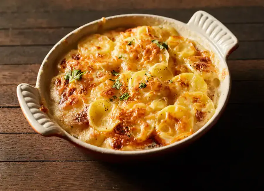 Gratin de courgettes, pommes de terre et oignons