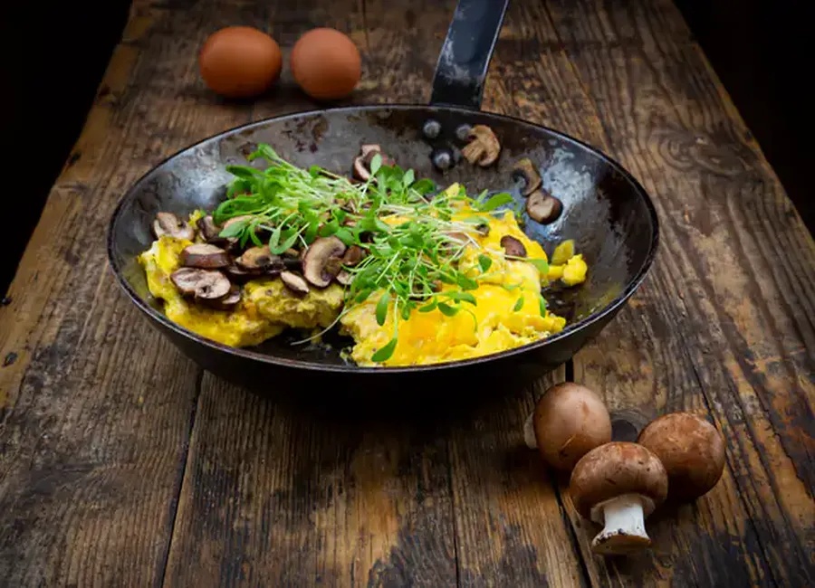 Omelette champignons/ fromage râpé et champignons au curry