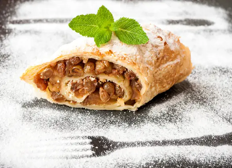 Strudel aux pommes et au miel