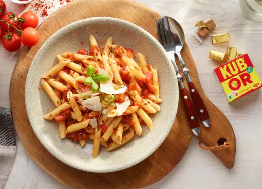 Penne à l'arrabbiata (sauce tomate pimentée)