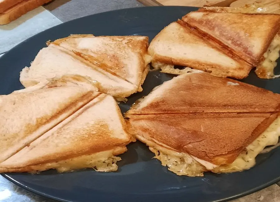 Croque-monsieur au fromage à raclette