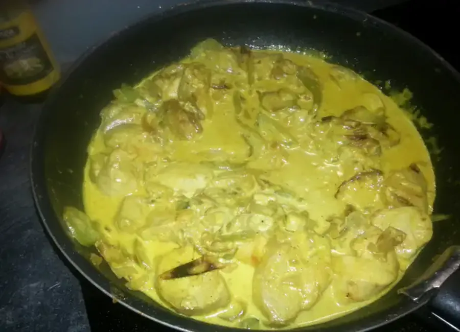Poulet aux courgettes et au curry