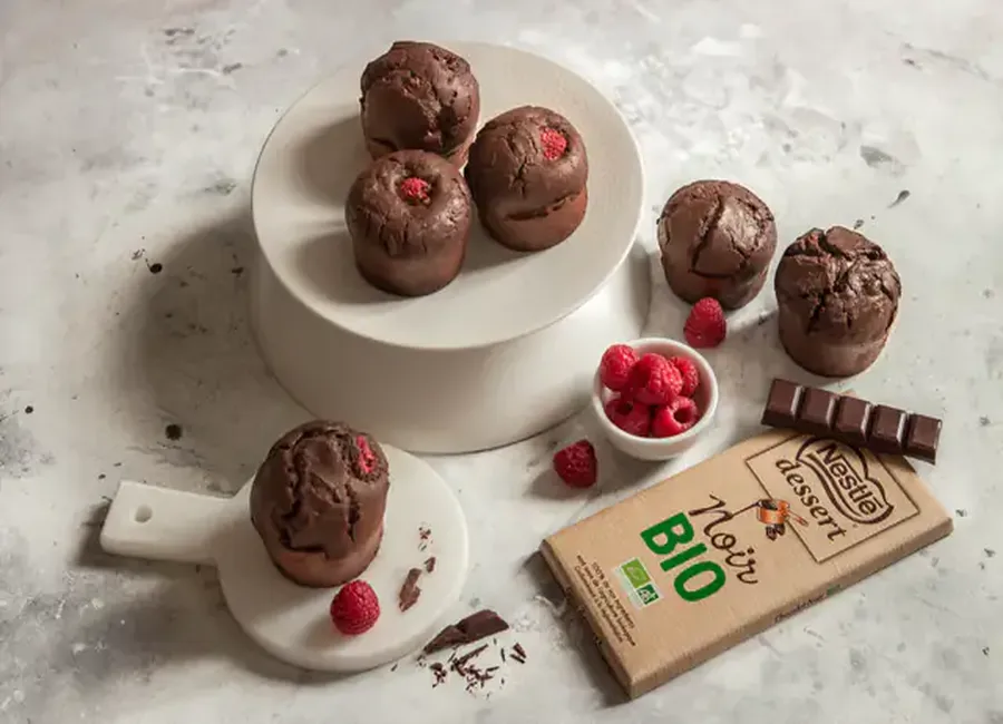 Muffins chocolat noir bio nestlé dessert®, huile d'olive & framboise