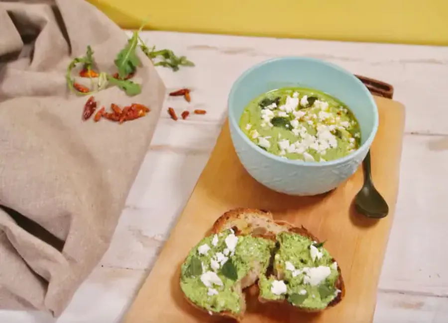 Crème à la feta aop, miel et roquette