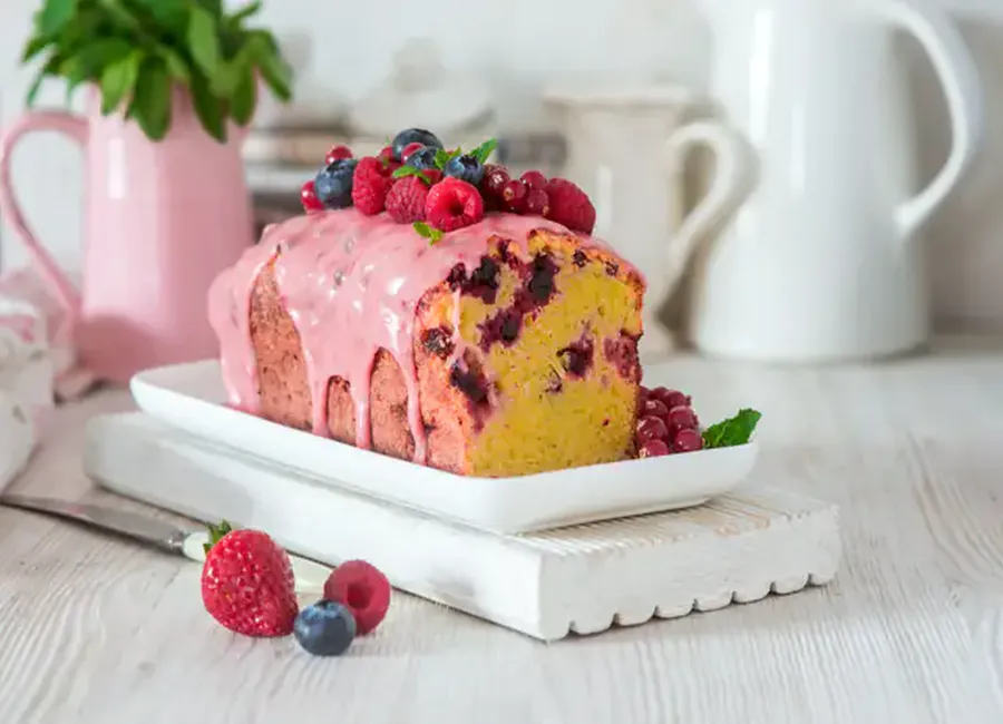 Gâteau au yaourt, fromage blanc et fruits rouges