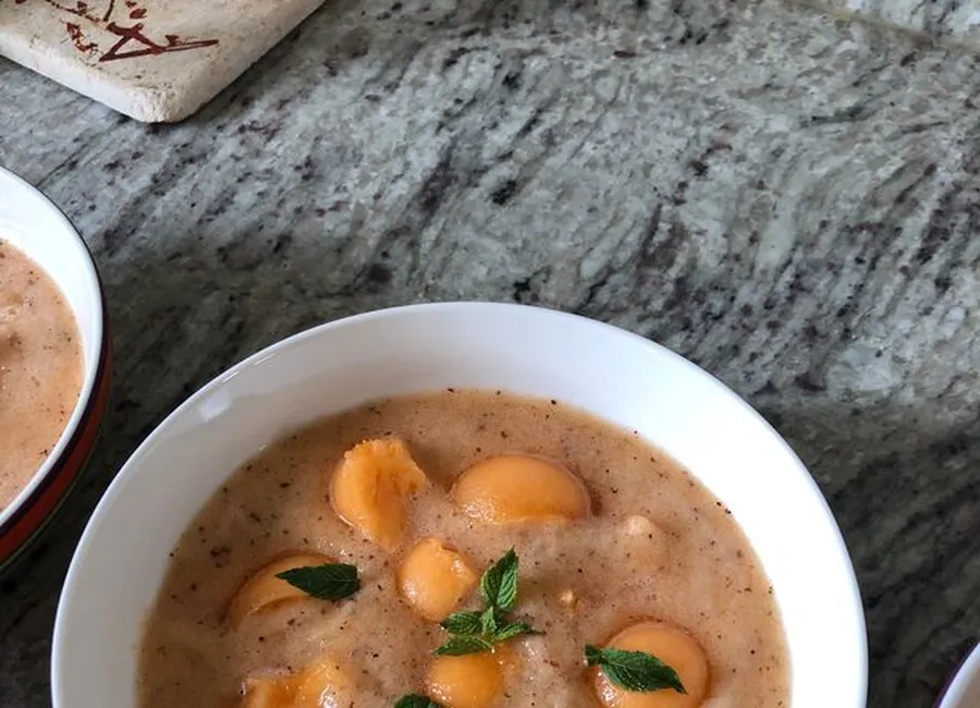 Soupe glacée de melon à l'anis