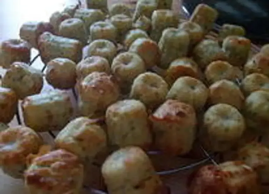 Cannelés au morbier et tomates séchées