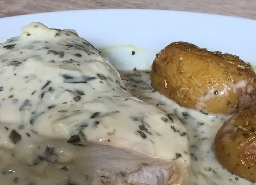 Sauce à l'estragon crémeuse et savoureuse