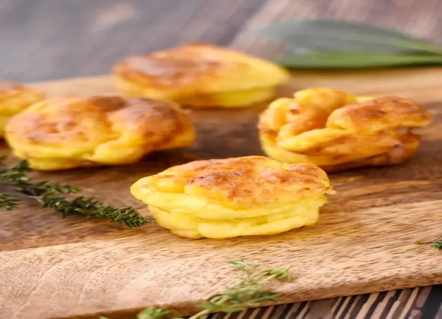 Soufflés au fromage et à la ciboulette