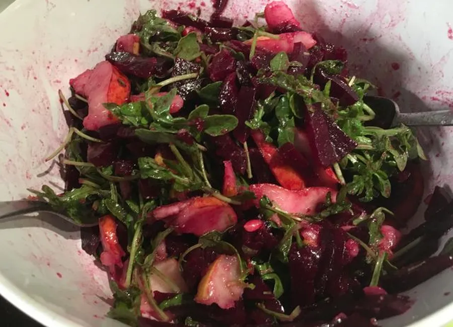 Salade de mâche, betterave et poire