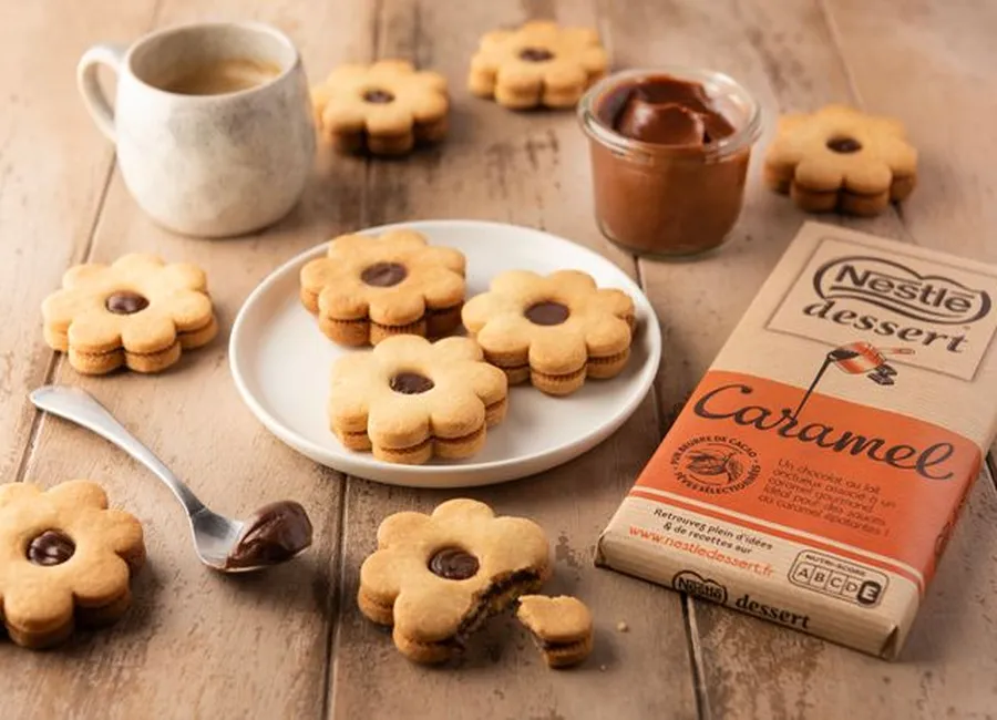 Sablés fleur coeur de chocolat nestlé dessert® caramel