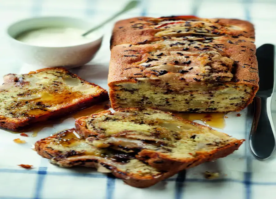 Gâteau au yaourt, poires et chocolat