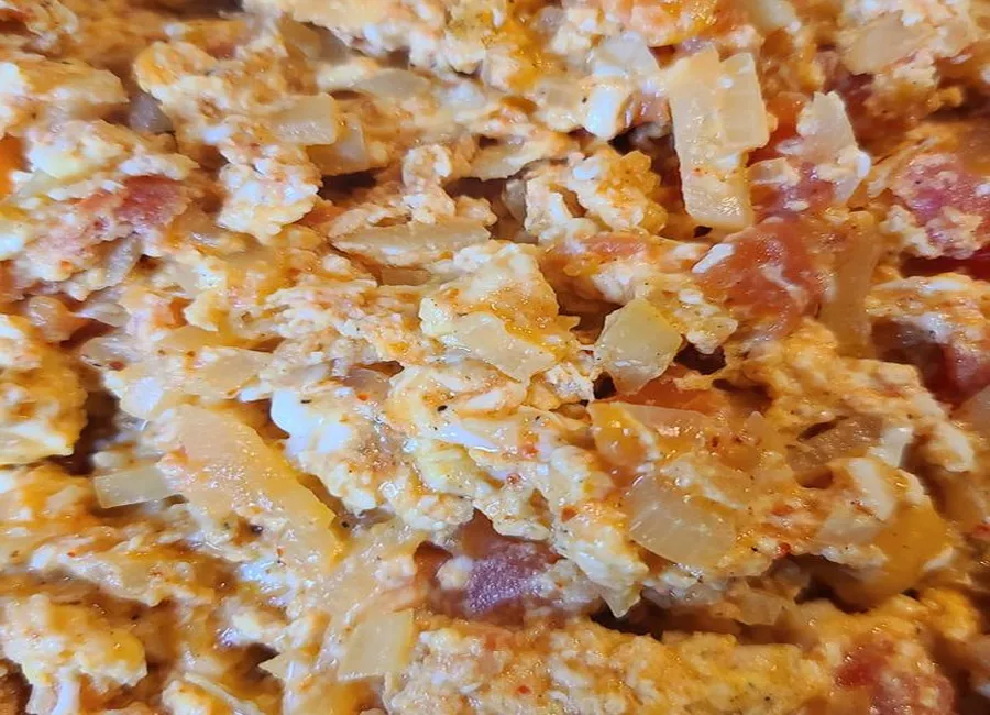 Oeufs brouillés tomates
