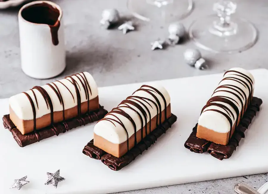 Mini bûches chocolat, vanille, tonka, crêpes dentelle chocolat noir gavotte®