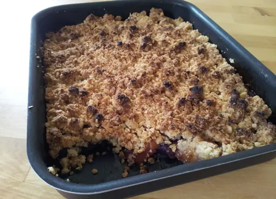 Crumble pêche-ananas aux flocons d'avoine
